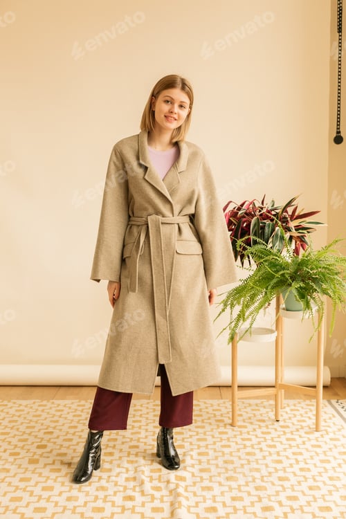 Preview: Fashion shooting in studio. Professional model. New autumn fashion trend collection.