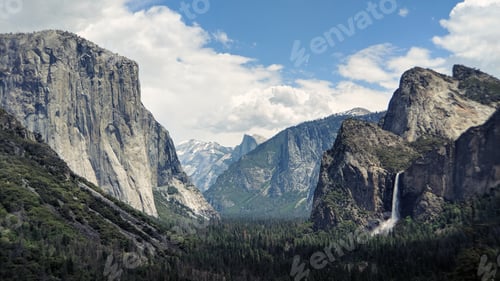 Preview: Panoramic shot of Yosemite National Park, Yosemite USA in springtime