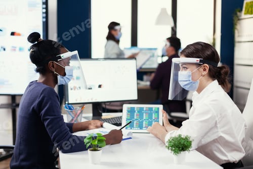 Preview: Multiethnic coworkers analysing financial graph