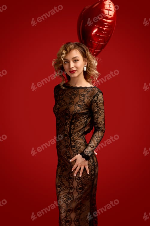 Preview: Elegant lady with heart shaped balloon