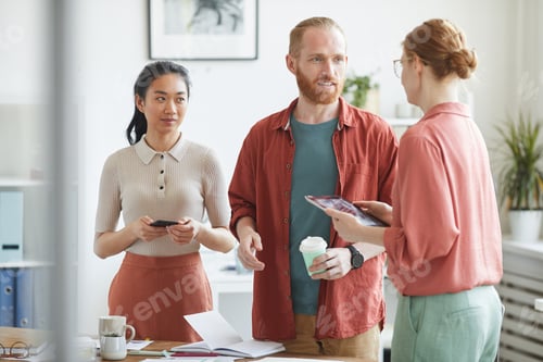 Preview: Business people using tablet pc