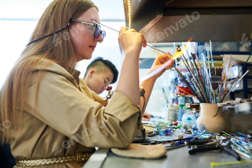 Preview: Artist Shaping Glass in Flame