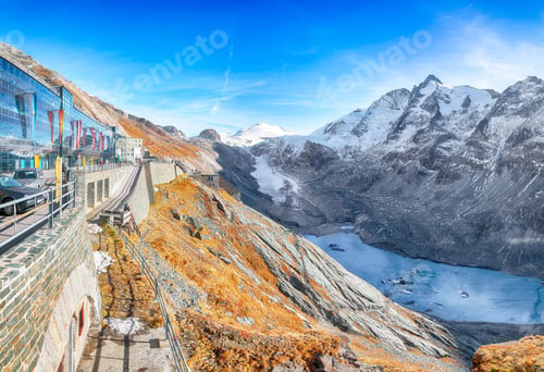 Preview: Majestic autumn landscape of Pasterze Glacier and Grossglockner massif .