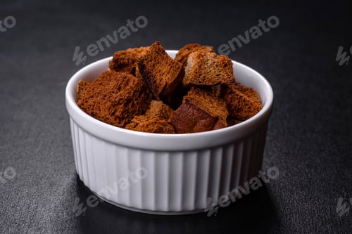 Preview: Breadcrumbs cut into cubes are perfect for soup, salad