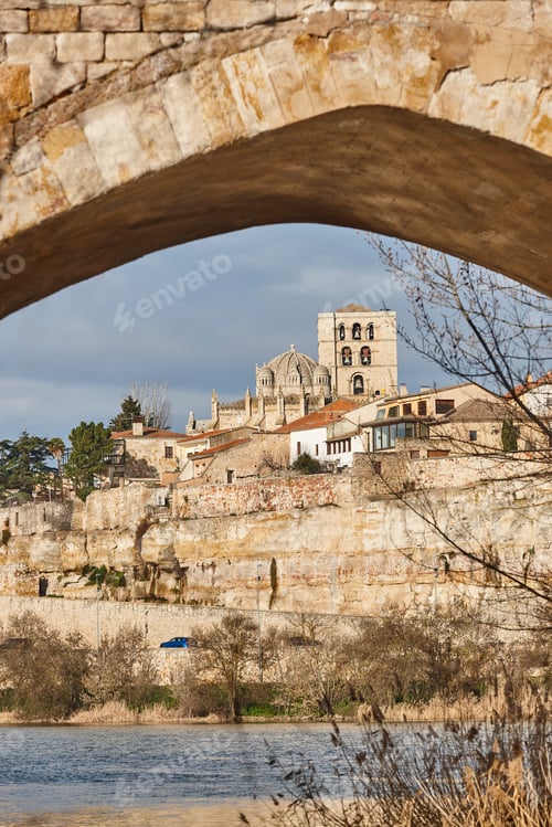 Preview: Zamora romanesque cathedral and stone bridge. Castilla León, Spain