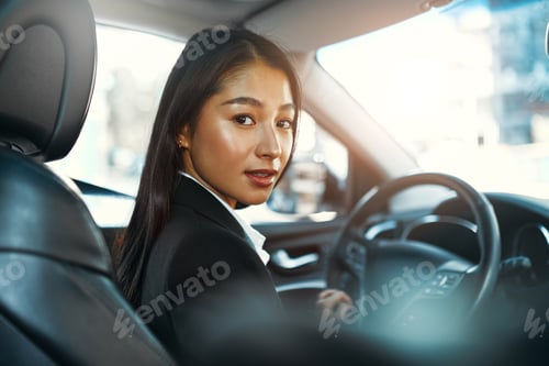 Preview: Woman sitting in a car
