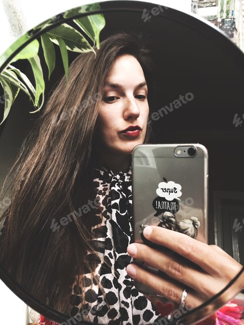 Preview: Pretty young woman doing selfie
