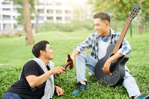 Preview: Friends resting outdoors