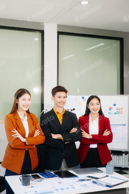 Preview: Office colleagues have a casual discussion. During a meeting in a conference room, a group