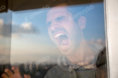 Preview: Man screaming