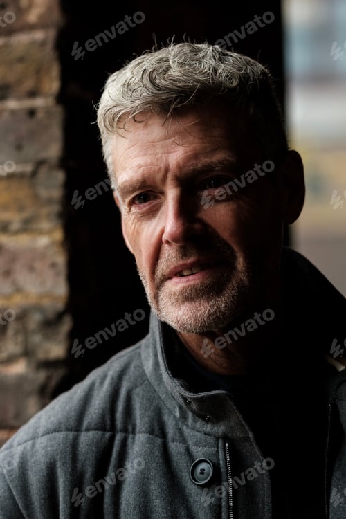 Preview: Portrait of confident senior man with grey hair and beard wearing jacket