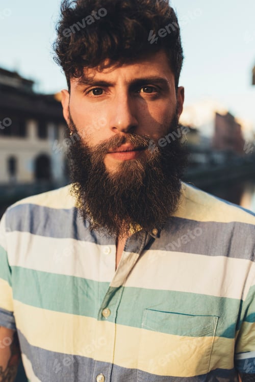 Preview: Head and shoulder portrait of bearded man