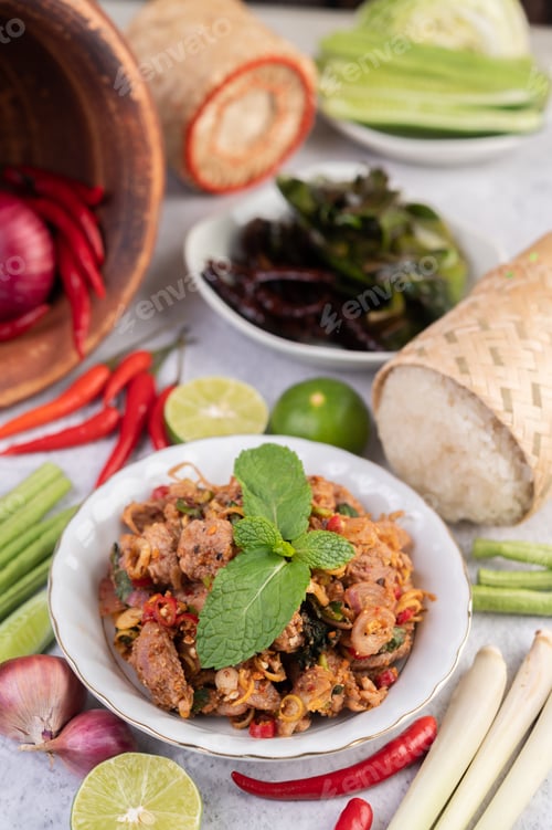 Preview: Spicy minced pork in a white plate.