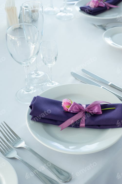 Preview: Festive table setting in the restaurant with flowers. Wedding decor.