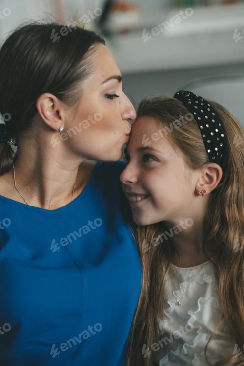 Preview: Mommy and daughter