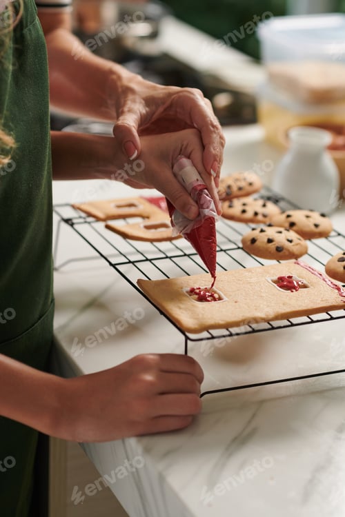 Preview: Decorating Gingerbread House with Icing