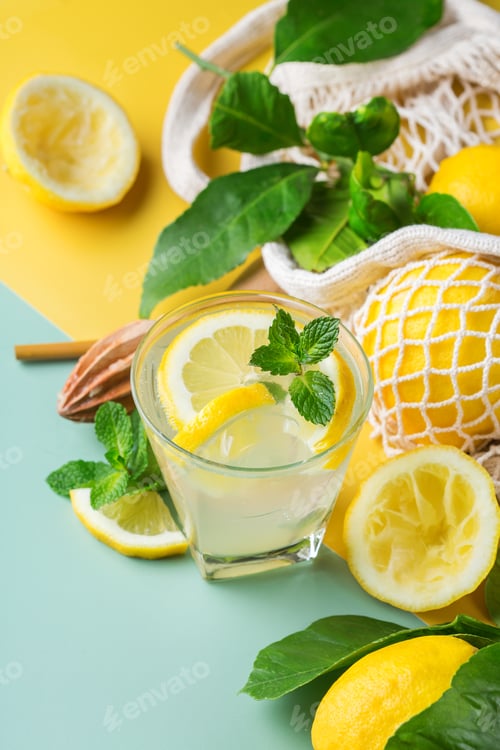 Preview: Hard seltzer cocktail with lemon and zero waste bartenders accessories