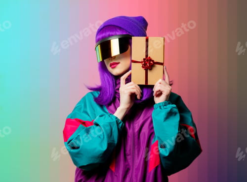 Preview: Style woman in VR glasses and 80s tracksuit with gift box