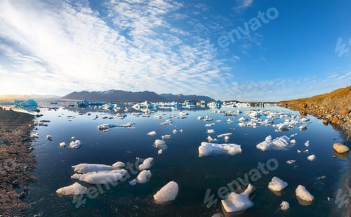 Preview: Excellent floating icebergs in Jokulsarlon glacier lagoon.