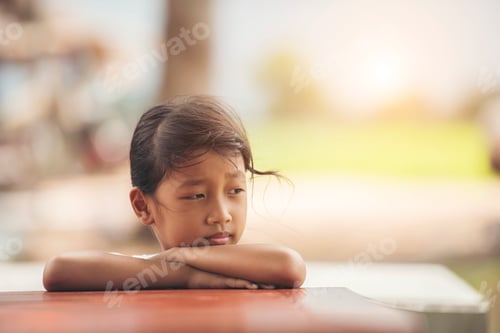 Preview: Face of little girl sittle in the park