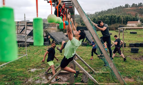 Preview: Participant obstacle course doing suspension