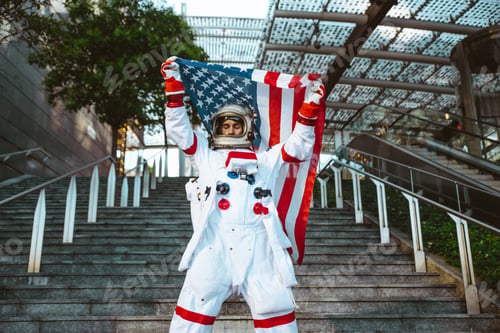 Preview: spaceman in a futuristic station