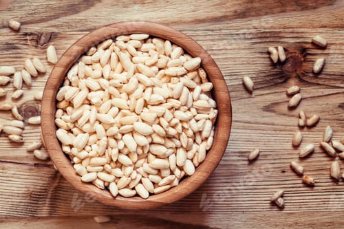 Preview: Puffed sweet rice in a round bowl