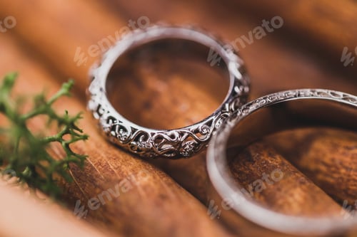 Preview: Wedding rings on cinnamon sticks texture close-up