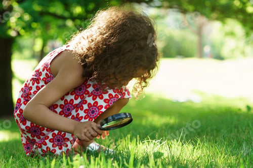 Preview: Little black girl with looking through magnifying glass