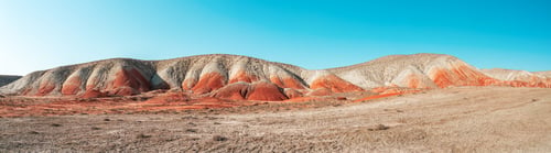 Preview: Wide panorama overlooking the colored red mountains
