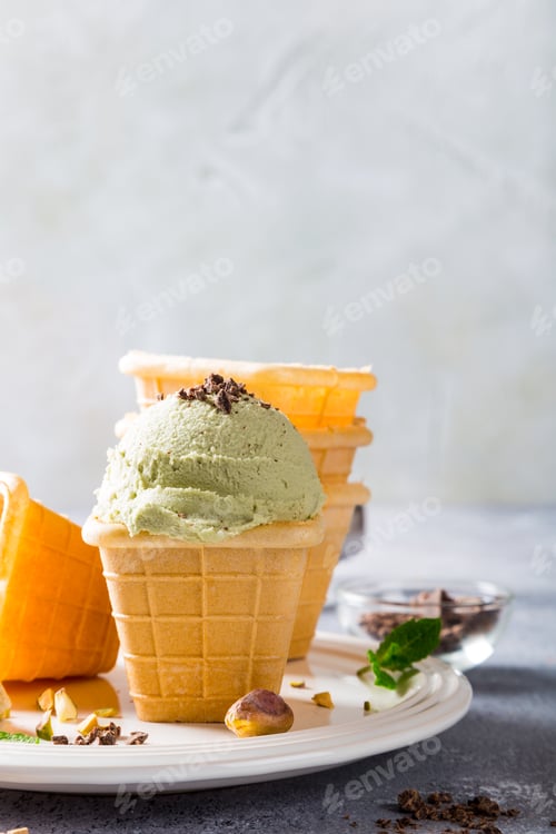 Vista previa: Waffle cups with pistachio ice cream