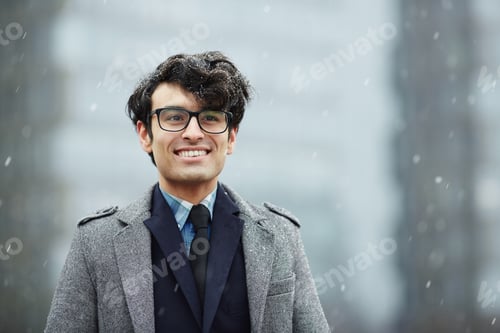Preview: Smiling employee