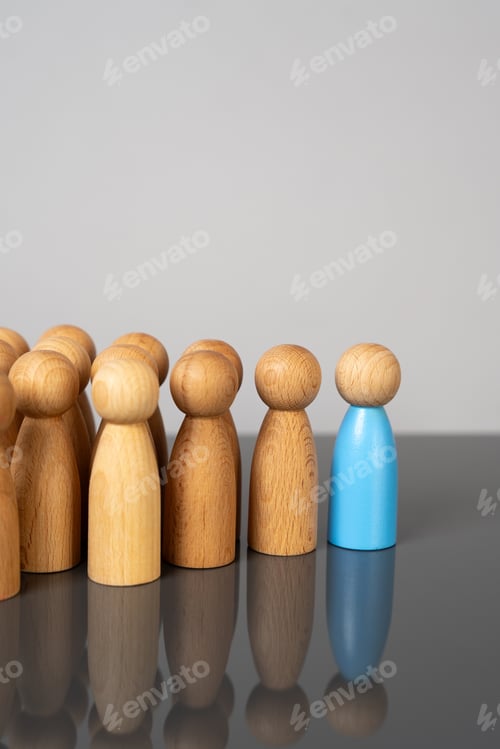 Preview: The blue man leads the crowd