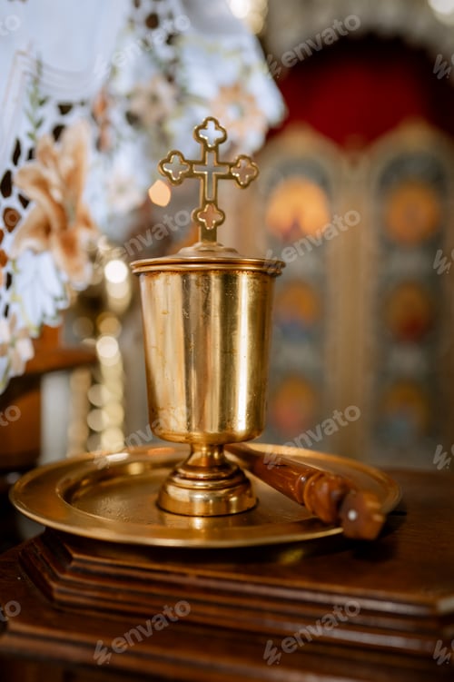 Preview: Golden orthodox chalice with cross on lid and anointing brush on liturgical plate