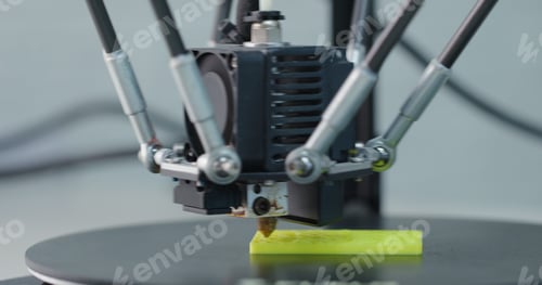Preview: 3D Printing Machine printing a piece of plastic