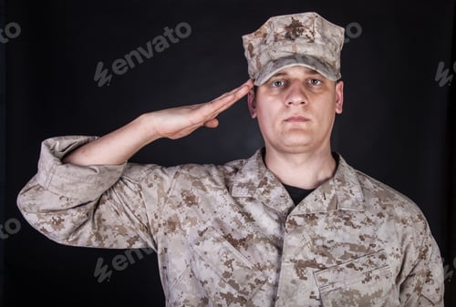Preview: Portrait of marine saluting and looking at camera