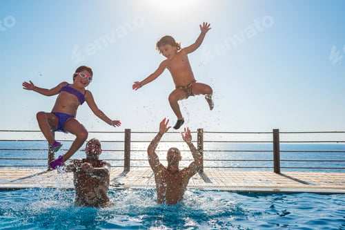 Preview: Happy People in the Pool