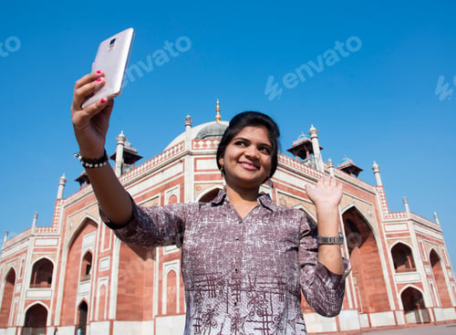 Preview: Indian woman taking selfie with smartphone in front of Humayun's Tomb
