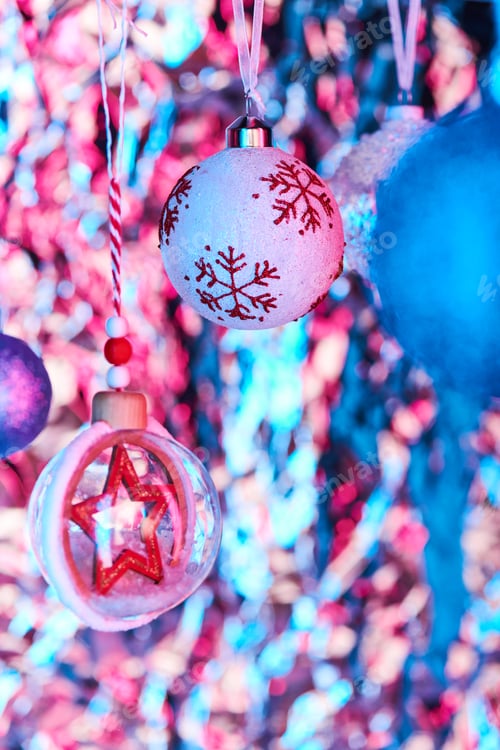 Preview: Nice toy ball with red snowflakes and other spherical decorations for firtree