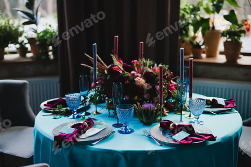 Puesta de mesa en la recepción de la boda.