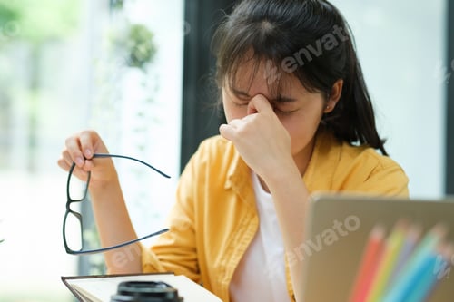 Preview: Stressed overwork businesswoman in the office.