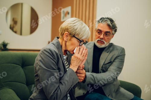 Preview: Senior couple on a therapy session in a psychologist office