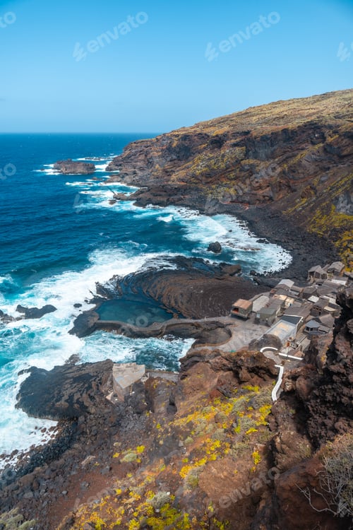 Preview: Fishing village of Pozo de las Calcosas on the island of Hierro and the cliffs