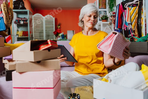 Preview: Senior woman selling clothes and accessories online.