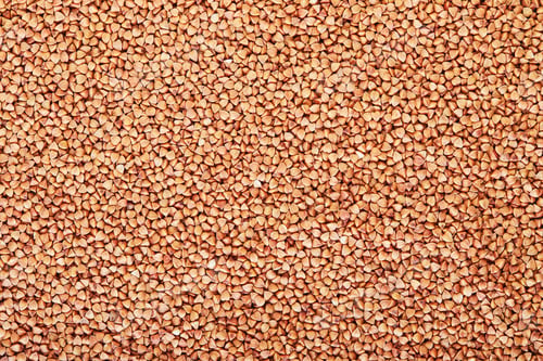 Preview: Scattered fresh dry buckwheat background - Close-up buckwheat texture