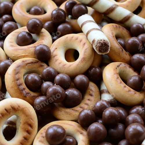 Preview: A lot of crispy sweet tubules, chocolate melting balls and yellow bagels