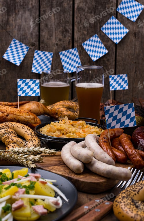 Preview: Oktoberfest dishes with beer, pretzel and sausage