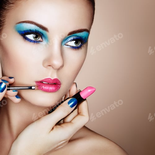 Preview: Makeup artist applies lipstick