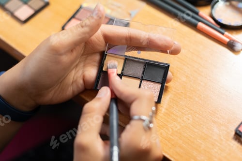 Preview: Smearing brush on makeup palette