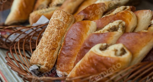 Preview: Close up of sweet rolls in the basket at the market